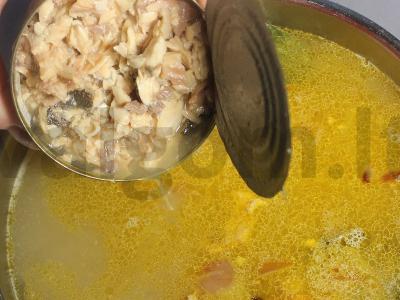 Lašišų ir konservuotų rožių žuvų sriuba Žingsnis 11