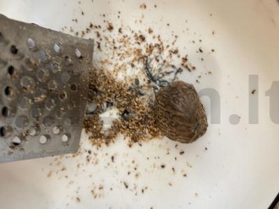 Kava užvirta arbatinuke su ledais ir muskato riešutu Žingsnis 4