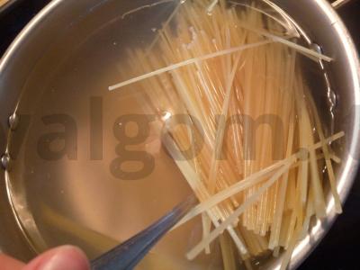 Spagečiai su mėsos kukuliais pomidorų-grietinės padaže Žingsnis 2