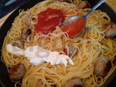 Spagečiai su mėsos kukuliais pomidorų-grietinės padaže Žingsnis 4