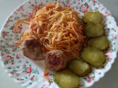 Spagečiai su mėsos kukuliais pomidorų-grietinės padaže pagrindine nuotrauka