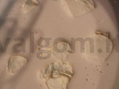 Varškės pyragas su cukatais ir razinomis Žingsnis 2