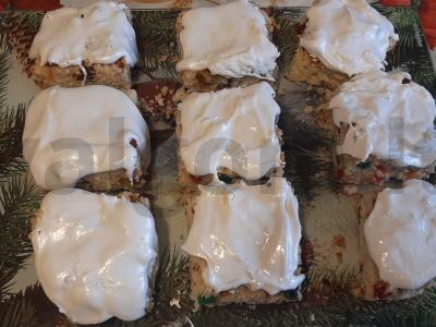 Varškės pyragas su cukatais ir razinomis pagrindine nuotrauka