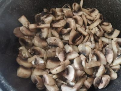 Vištienos kepenėlės su grybais Žingsnis 4