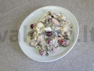 Salotos su jūros kopūstais, silke ir spanguolėmis pagrindine nuotrauka