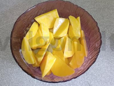 Kalakutų pečių marinatas raugintame piene ir kepti su bulvėmis Žingsnis 5