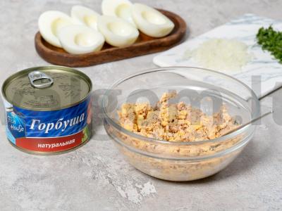 Kiaušiniai su žuvies konservais Žingsnis 2