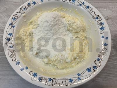 Varškėčiai su braškių džemu ir grietinės padažu Žingsnis 2