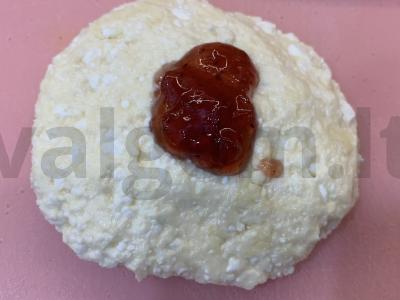 Varškėčiai su braškių džemu ir grietinės padažu Žingsnis 3