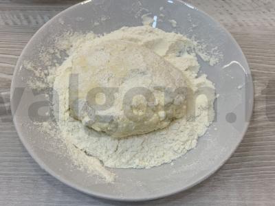 Varškėčiai su braškių džemu ir grietinės padažu Žingsnis 4