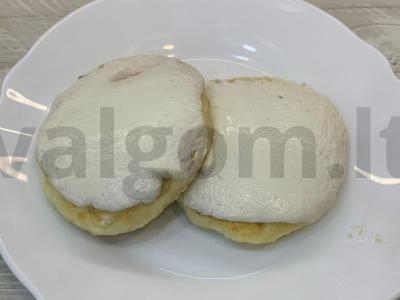 Varškėčiai su braškių džemu ir grietinės padažu Žingsnis 9