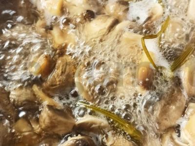 Marinuoti pievagrybiai su morkomis Žingsnis 8