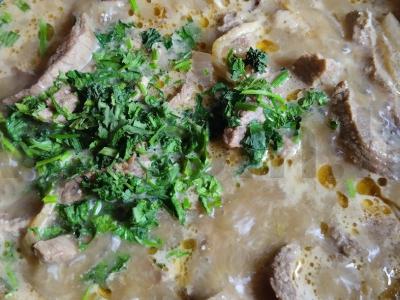 Befstroganovas su grietine ir šviežiais žalumynais Žingsnis 6