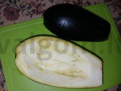 Baklažanas, įdarytas sūriu su mėlynuoju pelėsiu ir graikiniais riešutais Žingsnis 1