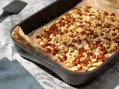 Kepti žemės riešutai su prieskoniais Žingsnis 3