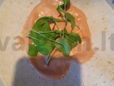 Tortilija su vištienos stripsais ir daržovėmis Žingsnis 4