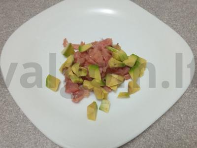 Avokado ir rūkytos lašišos užtepas ant tostų Žingsnis 2