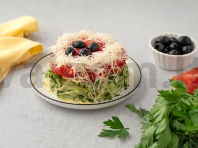 Salotas „Arbūzas“ su vištienos krūtinėle pagrindine nuotrauka