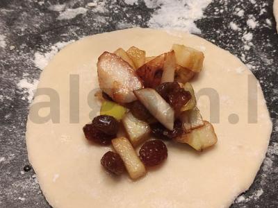 Obuolių ir razinų pyragėliai Žingsnis 2