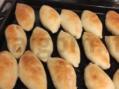 Obuolių ir razinų pyragėliai pagrindine nuotrauka