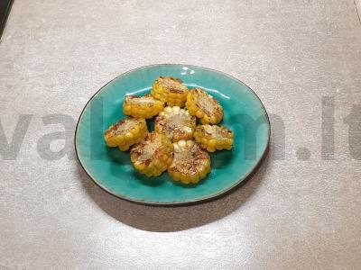 Aromatinga kukurūza su pipirais ir paprika pagrindine nuotrauka