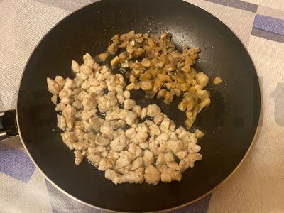 Mėsos tartaletės „Bonjour“ su grybais ir agurku Žingsnis 3