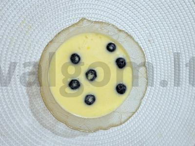 Kvapnus pieno keksiukas su mėlynėmis mikrobangų krosnelėje Žingsnis 3