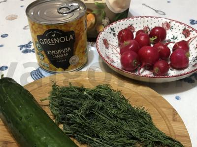 Salotos su agurkais ir kukurūzais Žingsnis 1