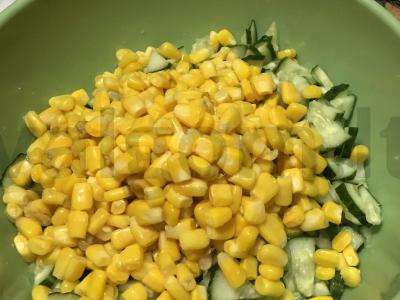 Salotos su agurkais ir kukurūzais Žingsnis 4