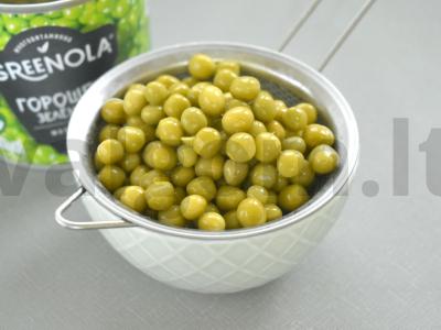 Bulvių salotas su pomidorais ir žirneliais Žingsnis 1