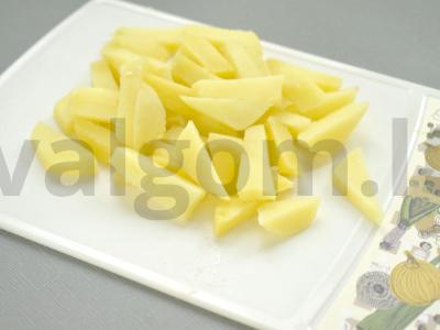 Bulvių salotas su pomidorais ir žirneliais Žingsnis 4