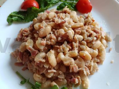 Pupelės su rūkyta šonine pagrindine nuotrauka