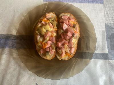 Karšti skrudinti duoneliai su dešrų ir grybų įdaru Žingsnis 8