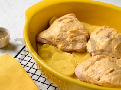 Vištienos šlaunelės su bulvėmis orkaitėje Žingsnis 4