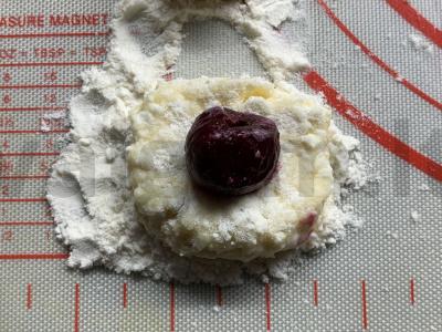 Patingėlių virtinukai su šaldytomis vyšniomis Žingsnis 6