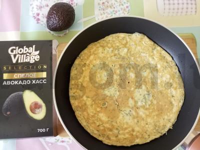 Kiaušinių blynai su avokado įdaru Žingsnis 4