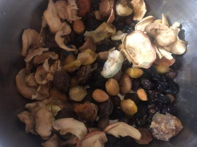 Saldus džiovintų vaisių kompotas Žingsnis 1