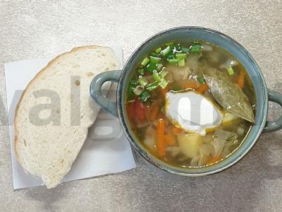 Šaltibarščiai „Pavasariniai“ vištienos sultinyje pagrindine nuotrauka