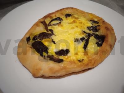 Pyragas su grybais ir kiaušiniu pagrindine nuotrauka