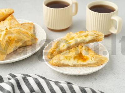 Penuoti hachapuri pagrindine nuotrauka