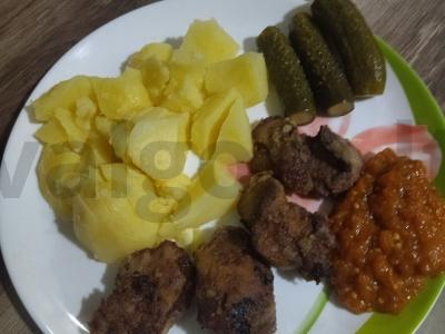 Virti bulvės su vištienos kepenėlėmis pagrindine nuotrauka