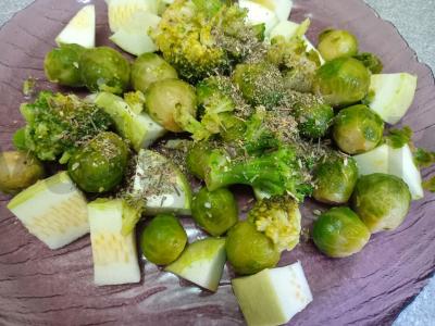 Žalias troškinys su cukinija, brokoliais ir Briuselio kopūstais Žingsnis 4