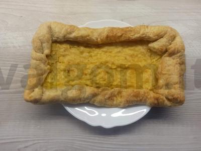 Sluoksniuotas pyragas su bulvėmis ir sūriu pagrindine nuotrauka