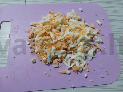 Salotas „Granatų apyrankė“ su rūkytomis vištienos krūtinėlėmis Žingsnis 2