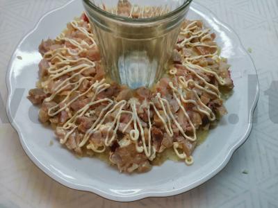 Salotas „Granatų apyrankė“ su rūkytomis vištienos krūtinėlėmis Žingsnis 8