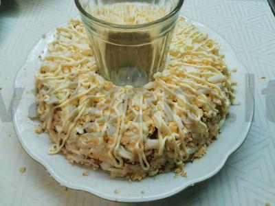 Salotas „Granatų apyrankė“ su rūkytomis vištienos krūtinėlėmis Žingsnis 12