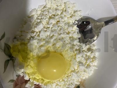 Varškės blynai pusryčiams Žingsnis 1