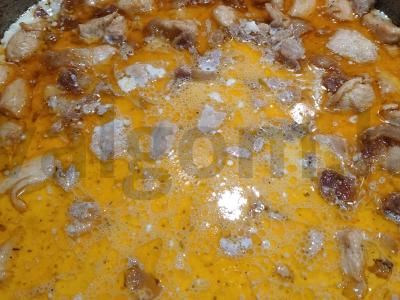 Skani vištienos ir šoninės makaronų patiekalas grietinėlės padaže Žingsnis 4