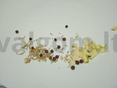 Jautienos steikas, keptas su rozmarinu, česnaku ir jūros druska Žingsnis 1