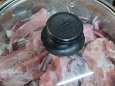 Kiaulienos šonkauliai marinate su actu Žingsnis 4